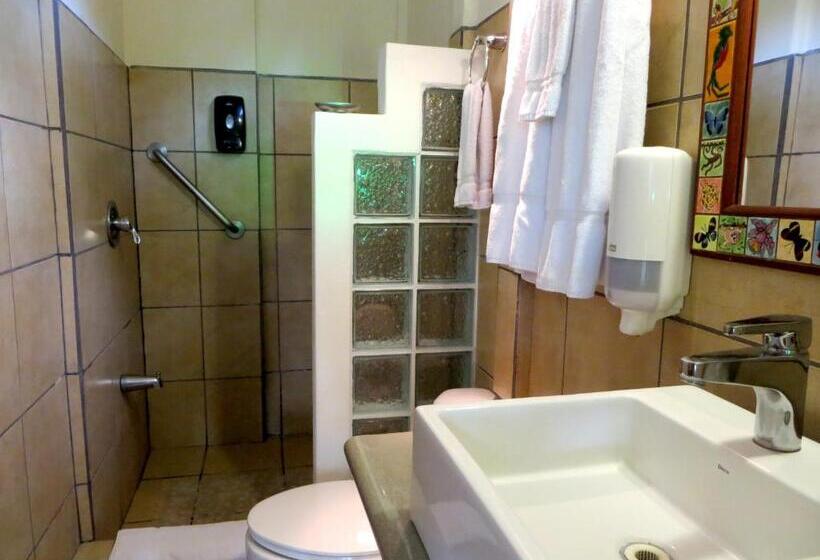 فيلا غرفتين نوم, Pura Vida