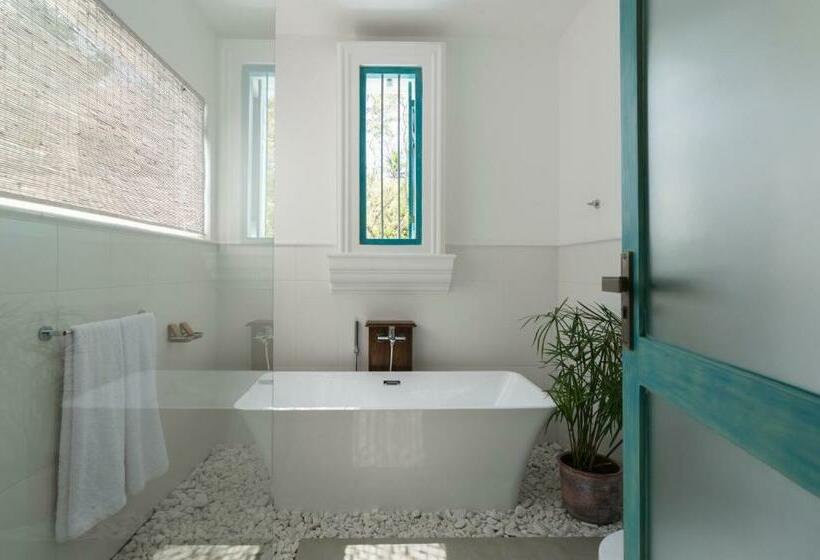 Полулюкс, 33 Lake Terrace