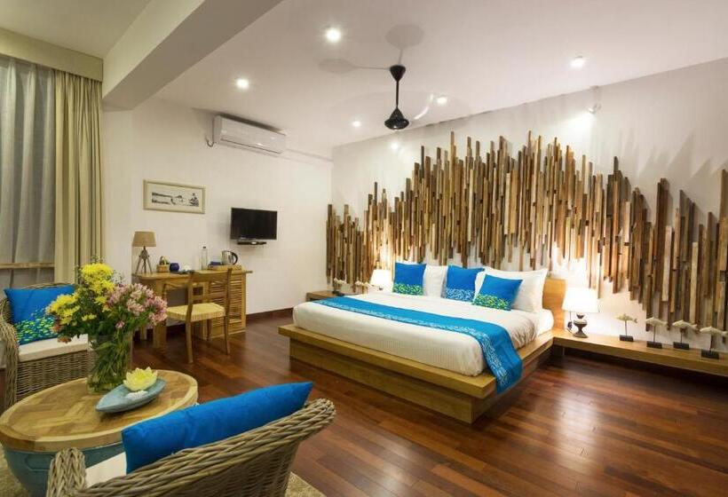 Полулюкс, 33 Lake Terrace