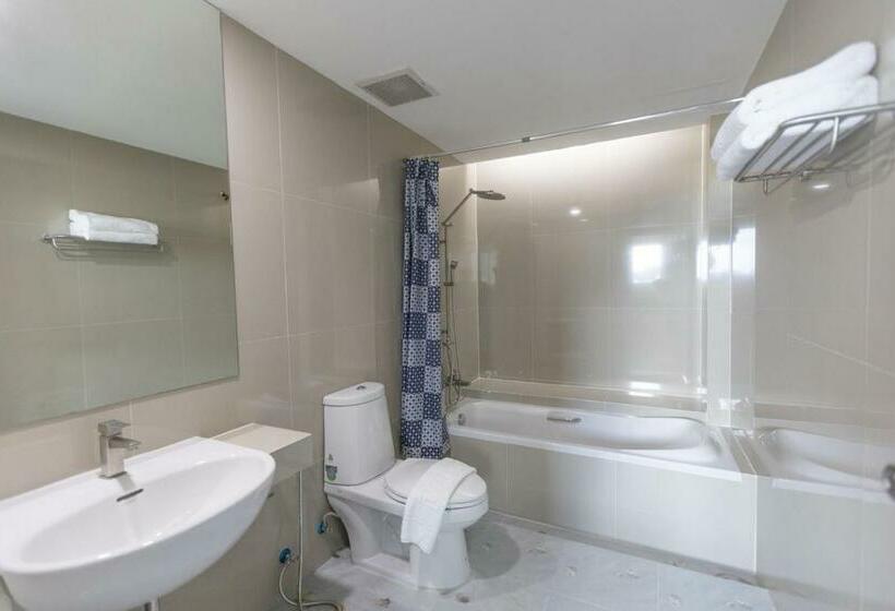 سوییت اجرایی, The Royal P Phuket Sha Plus