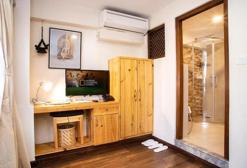 اتاق استاندارد با چشمانداز باغ, Timila