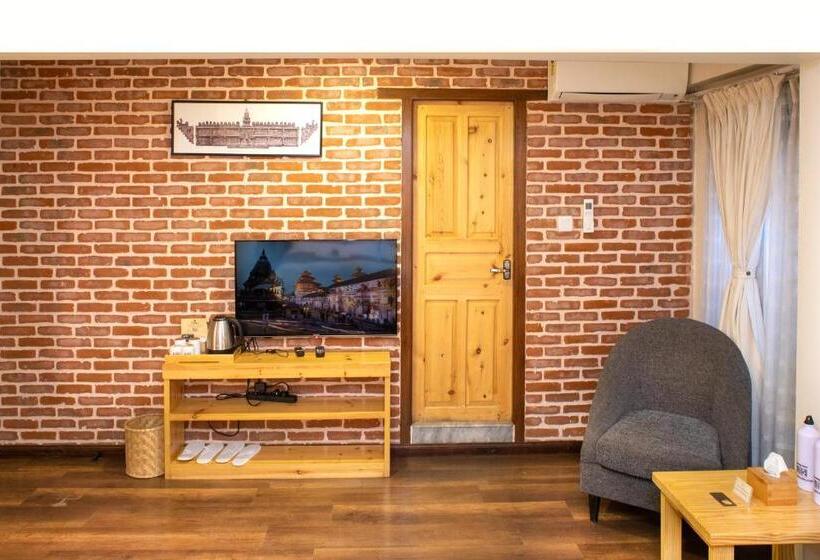 اتاق استاندارد با تخت بزرگ, Timila