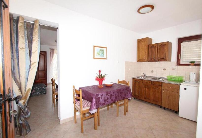 דירה בת חדר שינה 1 עם מרפסת, Apartments And Room Silvana