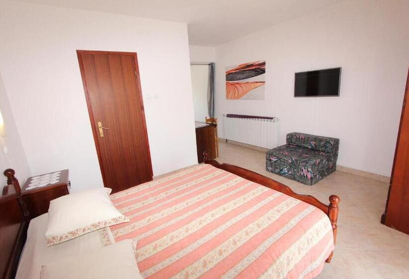 דירה בת חדר שינה 1 עם מרפסת, Apartments And Room Silvana