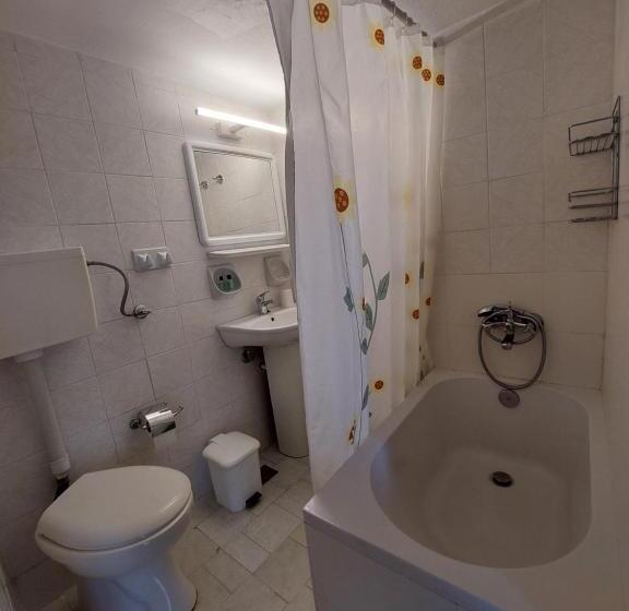 스탠다드 스튜디오 정원 전망, Eftihia Studios