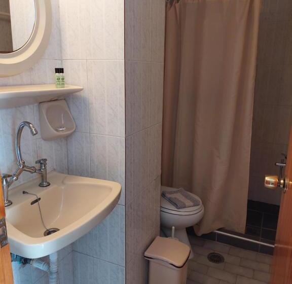 이코노미 룸, Eftihia Studios