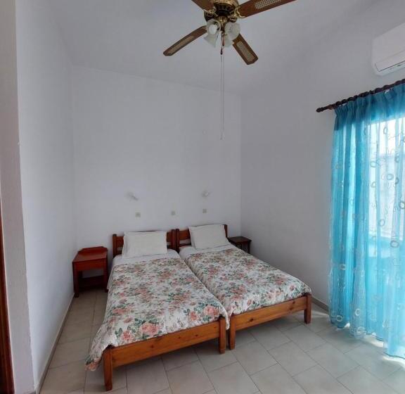 이코노미 룸, Eftihia Studios