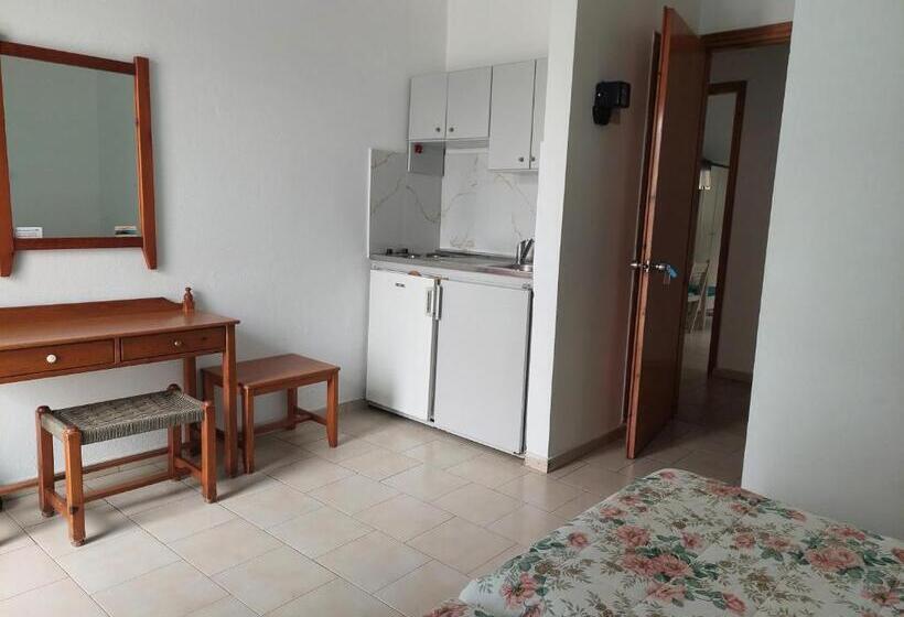 이코노미 룸, Eftihia Studios