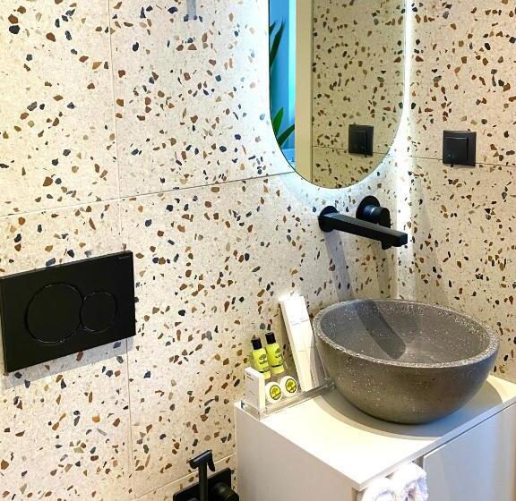 디럭스 스튜디오, Eftihia Studios