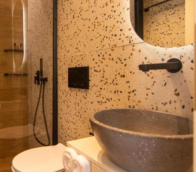 디럭스 스튜디오, Eftihia Studios