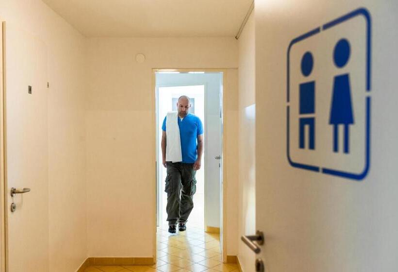 اتاق استاندارد یک نفره, Youth Hostel Proteus Postojna