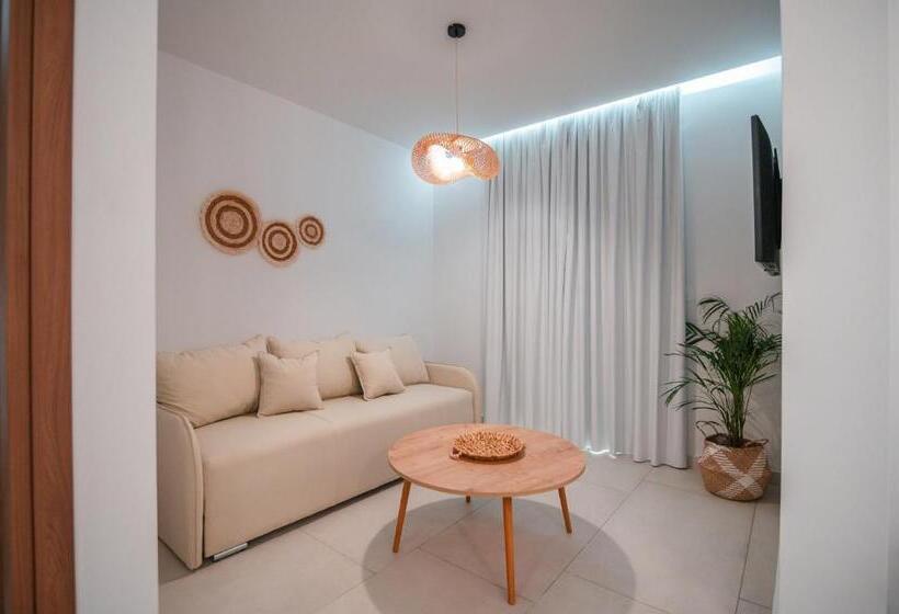 수피리어 스튜디오, Andreas