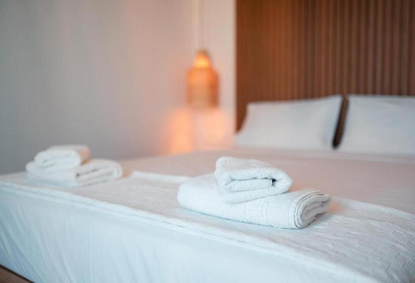 디럭스 스튜디오, Andreas