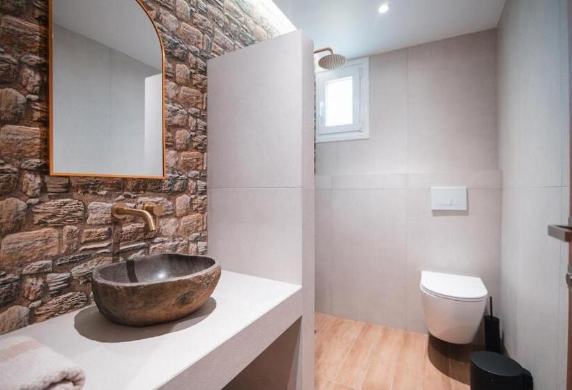 디럭스 스튜디오, Andreas