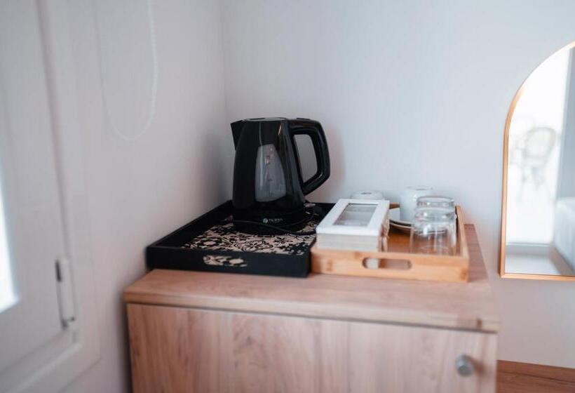 디럭스 스튜디오, Andreas