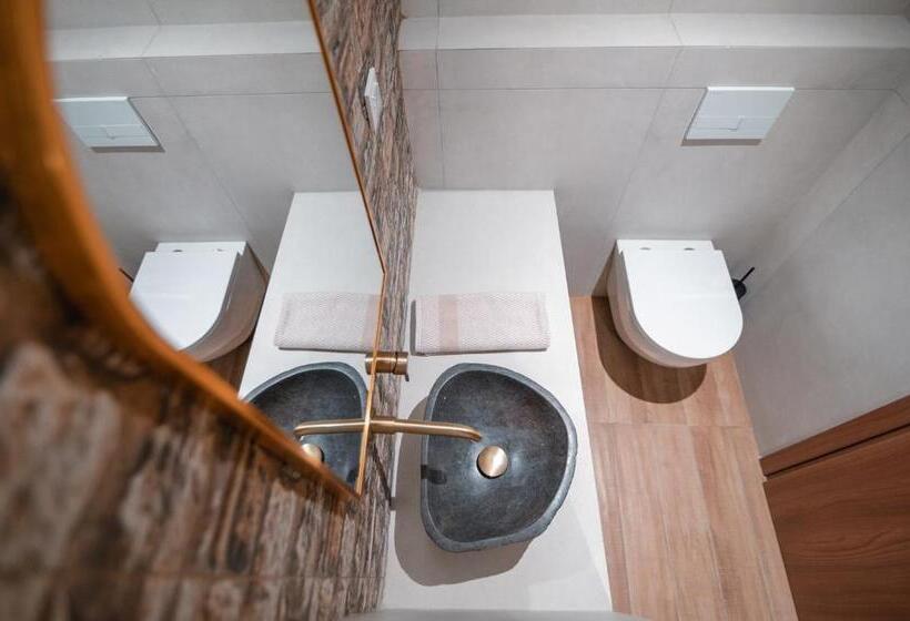 디럭스 스튜디오, Andreas