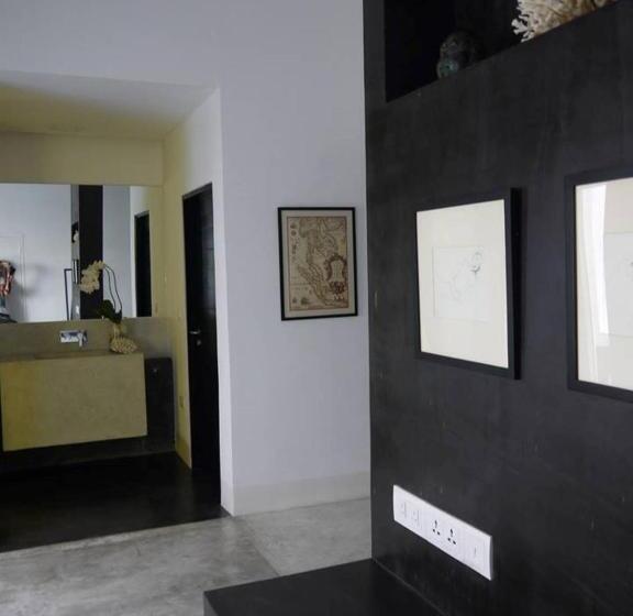 חדר דחוקס עם מיטת קינג, Arthur & Paul