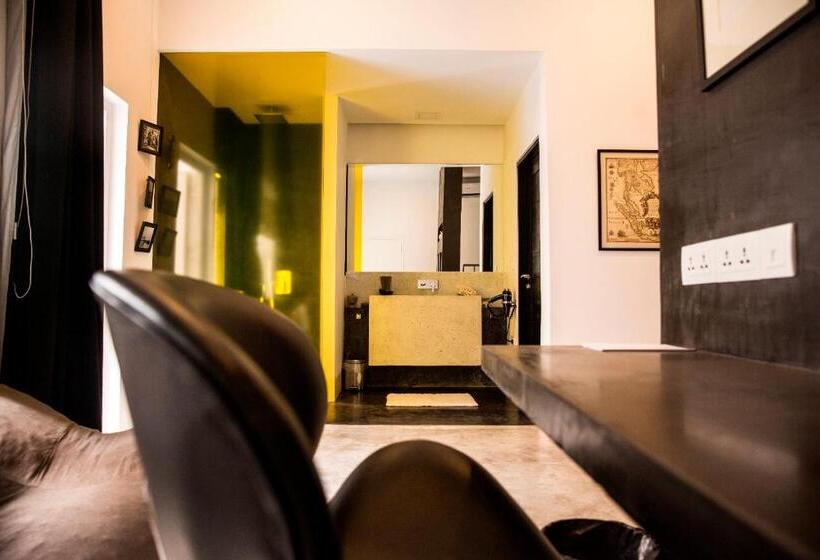 חדר דחוקס עם מיטת קינג, Arthur & Paul