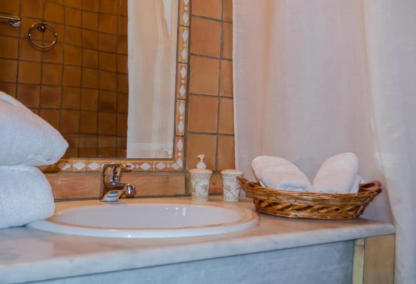 高级大房间, 1821 En Dolianis