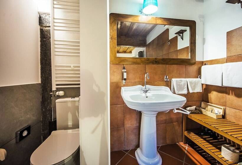 اتاق راحتی, Pok Garni