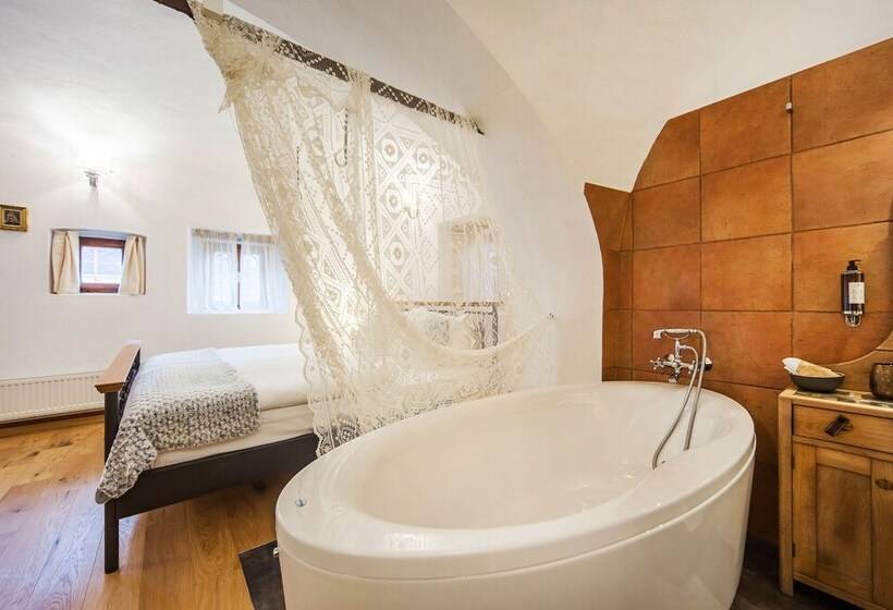 اتاق راحتی, Pok Garni