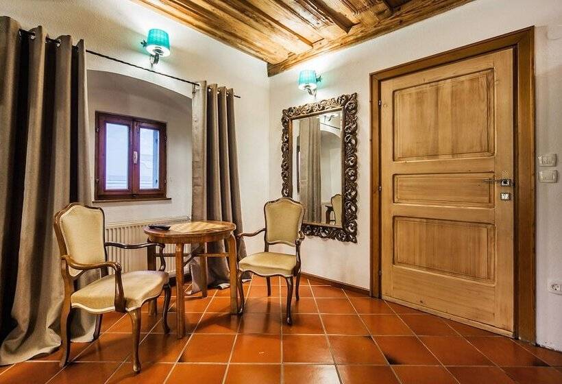 اتاق راحتی, Pok Garni