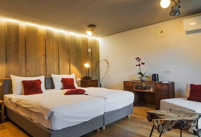 اتاق سوپریور, Pok Garni