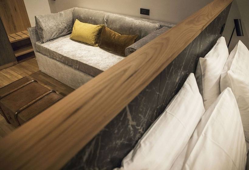 اتاق لوکس, Pok Garni