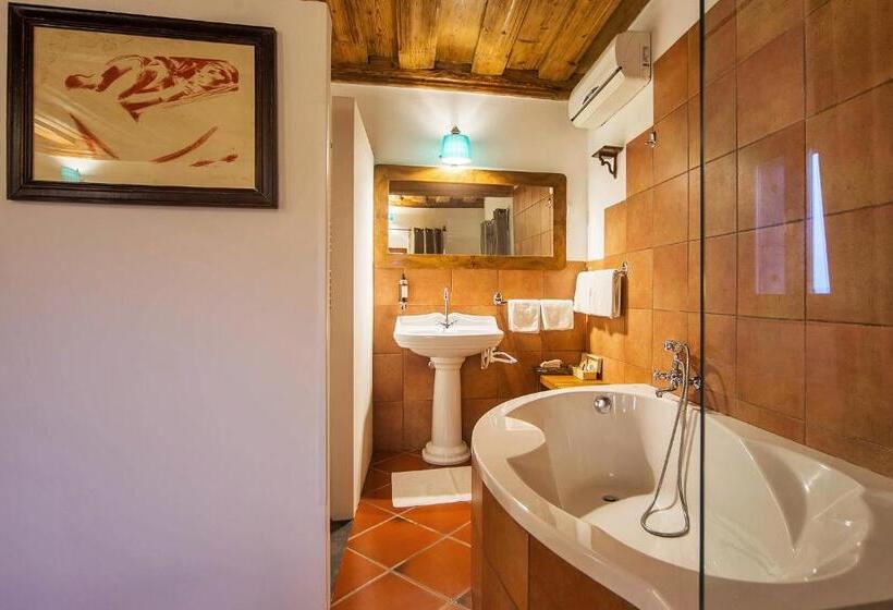 اتاق راحتی, Pok Garni