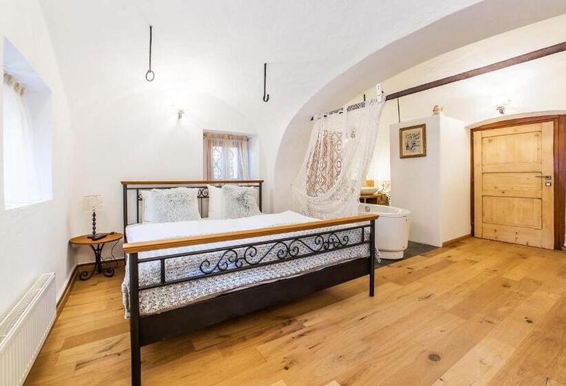 اتاق راحتی, Pok Garni