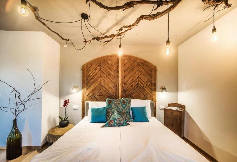 اتاق سوپریور, Pok Garni