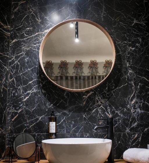 اتاق سوپریور با تخت بزرگ, Pok Garni