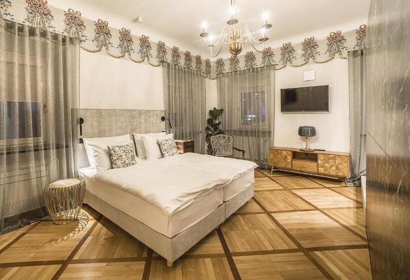 اتاق سوپریور با تخت بزرگ, Pok Garni