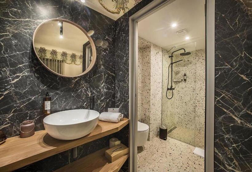 اتاق سوپریور با تخت بزرگ, Pok Garni