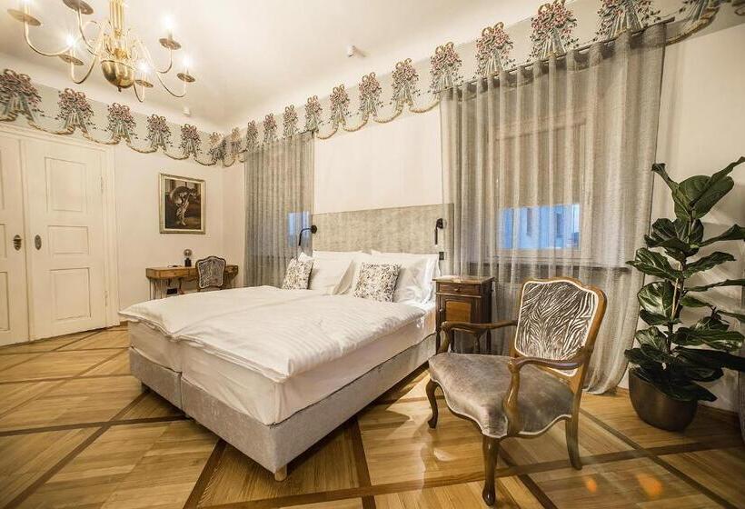 اتاق سوپریور با تخت بزرگ, Pok Garni