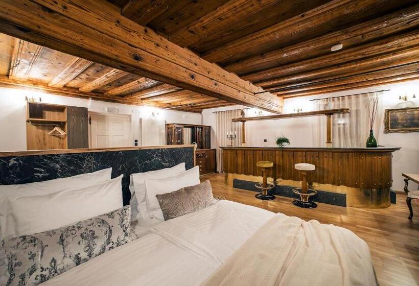 سوییت, Pok Garni