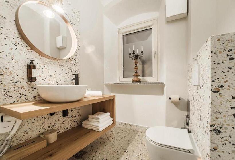 سوییت, Pok Garni