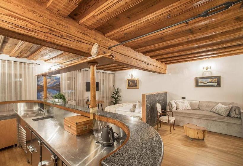 سوییت, Pok Garni