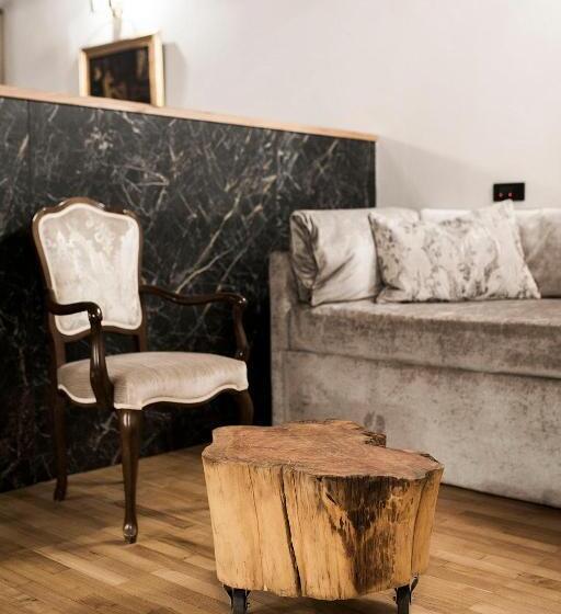 سوییت, Pok Garni