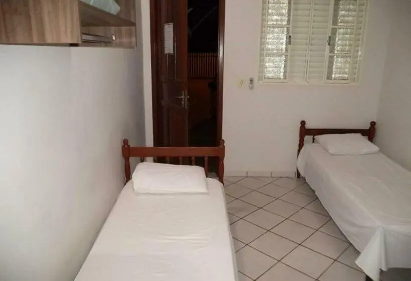 Quarto Estandar, Comodoro