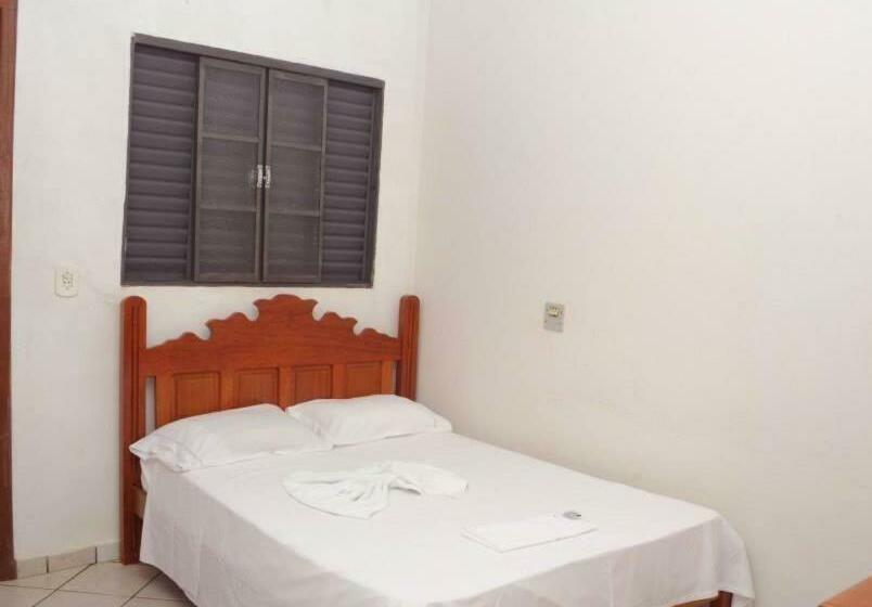 Quarto Estandar Individual, Comodoro