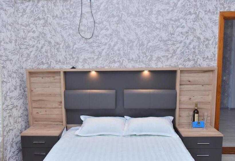 Chambre Familiale, Fresh