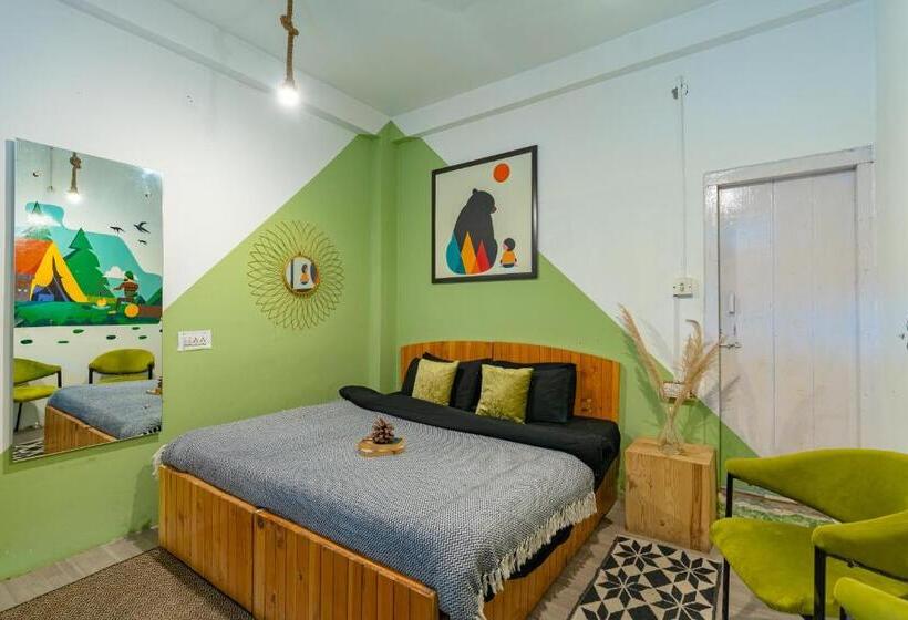 اتاق لوکس, Jungle Hostel By Whoopers