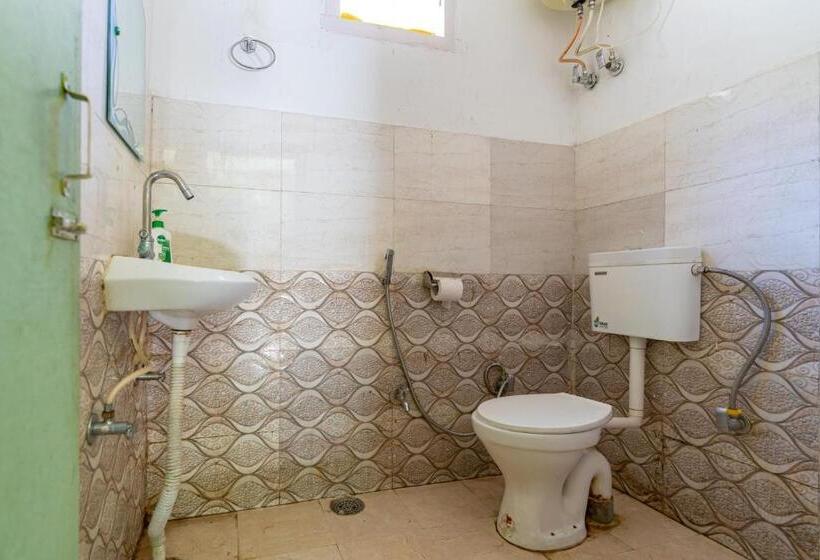 تختخواب در اتاق مشترک, Jungle Hostel By Whoopers