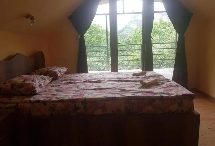 اتاق خانوادگی, Guest House Sando