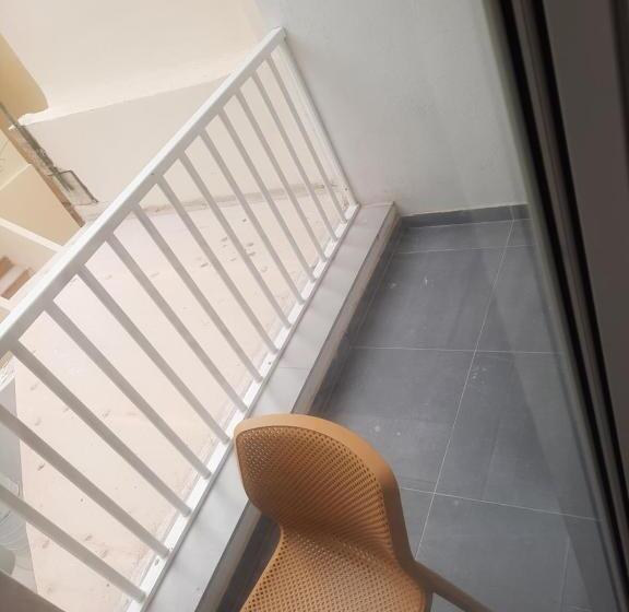 اتاق استاندارد سه نفره, Shoreline