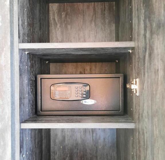 اتاق استاندارد سه نفره, Shoreline