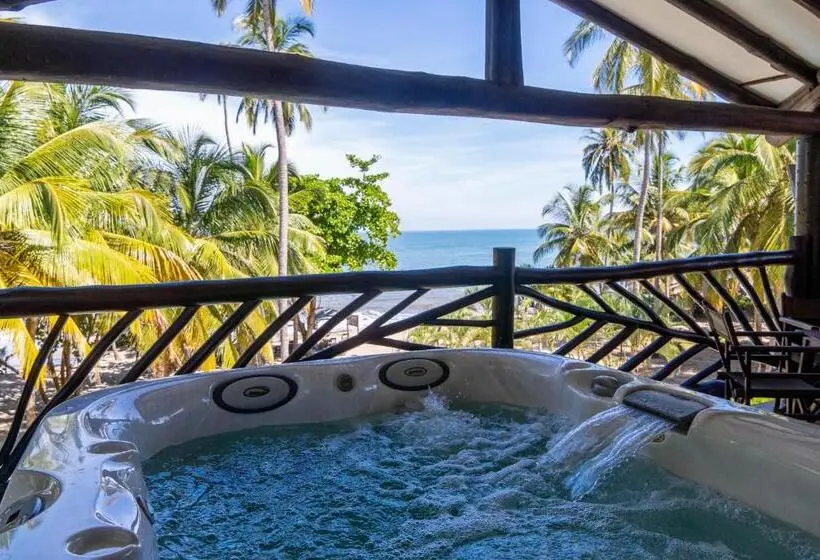 اتاق لوکس با چشم‌انداز دریا, Coconuco Beach Palomino