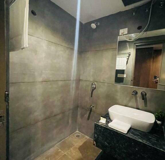 Номер Deluxe, Lalit International   A Boutique