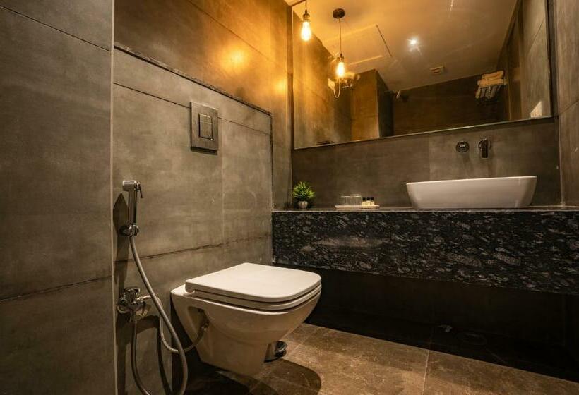 Номер Deluxe, Lalit International   A Boutique